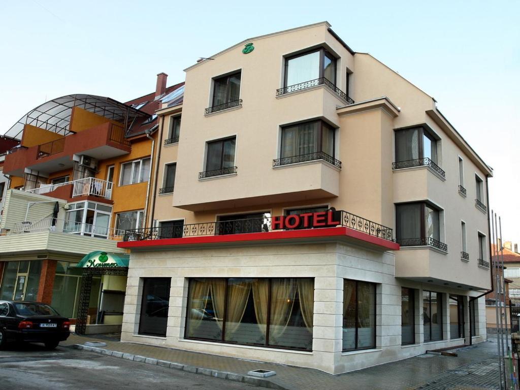 Contessa Hotel Shumen Exterior photo